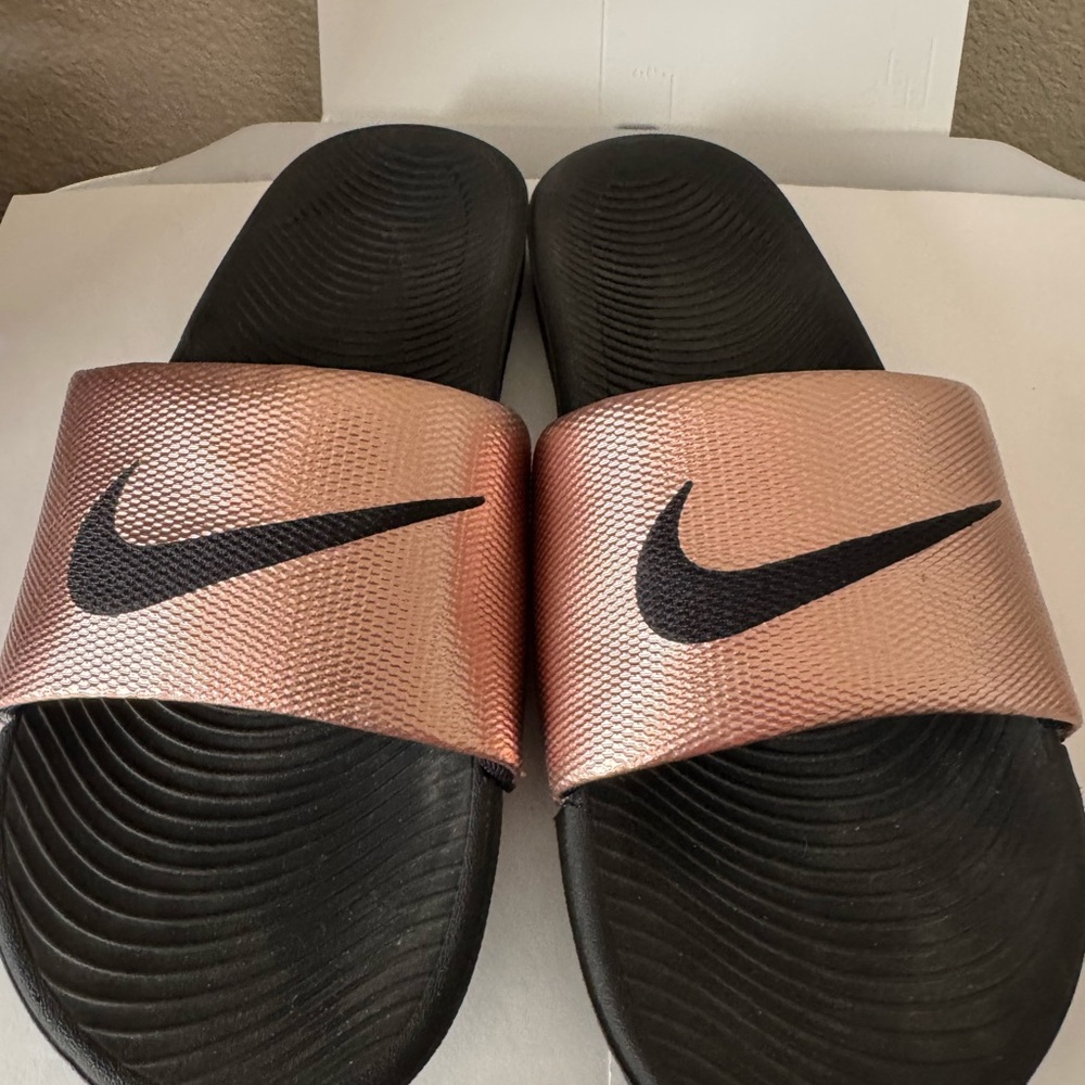 Brand New Nike Black and Rosegold Metallic Slides size 10 brand new